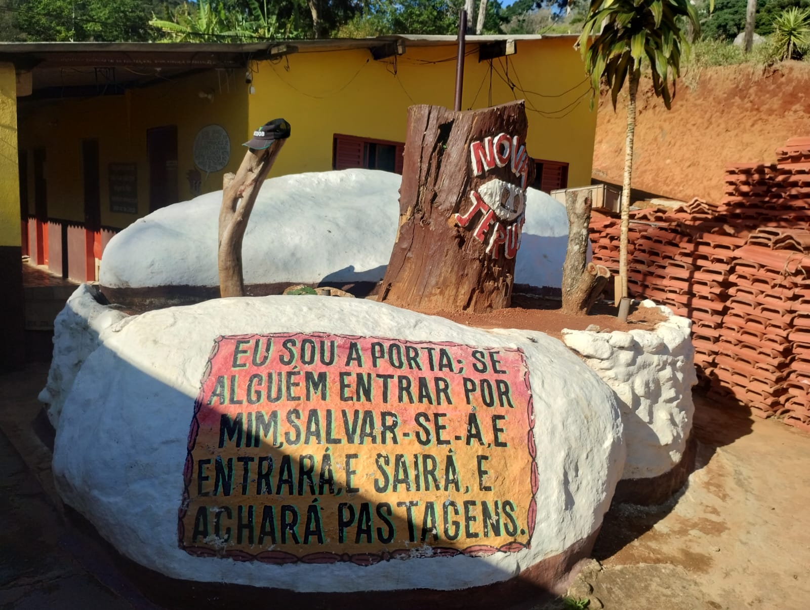 Área interna e moradias da Casa de Recuperação Nova Jerusalém